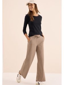 Cecil Koszulka w kolorze czarnym rozmiar: M. Czarne bluzki Cecil, m, bez wzorów, z bawełny, bez kołnierzyka, bez ramiączek. Za 56,79 zł.