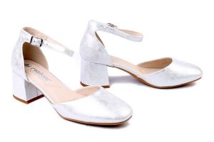 RIEKER 44762-90 silver/platinum, czółenka damskie. Szare czółenka Rieker, bez wzorów, bez obcasa, na obcasie, bez zapięcia. Za 319,90 zł.