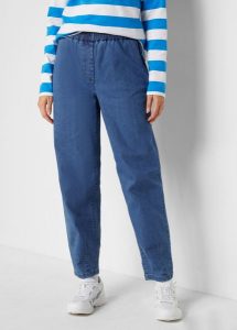 Dżinsy Mom, high waist, wygodny pasek. Niebieskie jeansy bonprix, bez wzorów, z jeansu, z podwyższonym stanem. Za 97,99 zł.
