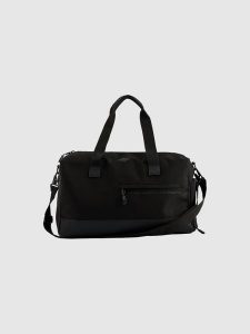 4F Torba treningowa (18 L) - czarna Uniwersalny. Czarne torby podróżne i sportowe 4f, bez wzorów, z materiału, do ręki. Za 129,99 zł.