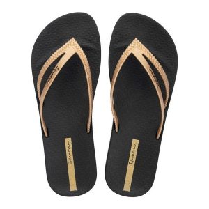 Klapki damskie japonki Ipanema Bossa Soft. Czarne klapki Ipanema, bez wzorów, z gumy, bez obcasa. Za 89,00 zł.
