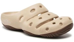 Klapki damskie Keen Yogui Wmns Safari/Silver Birch. Brązowe klapki 909, bez wzorów, bez obcasa. Za 337,99 zł.