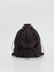 Plecak worek z kieszeniami - ciemnobrązowy. Brązowe plecaki Reserved. Za 139,99 zł.