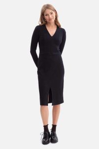 Bawełniana sukienka dzianinowa ołówkowa z dekoltem V czarna. Czarne sukienki Bewear, do pracy, s, bez wzorów, z bawełny, biznesowe, bez kołnierzyka, bez ramiączek, ołówkowe. Za 249,00 zł.