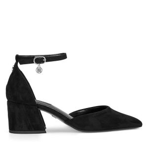 Czółenka Nine West. Czarne czółenka Nine West, bez wzorów, bez obcasa, bez zapięcia. Za 229,99 zł.