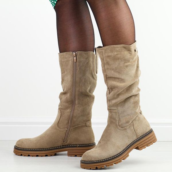 Beżowe wysokie botki damskie na traperze M.Daszyński Sa259-3. Brązowe botki M.Daszyński, na jesień, bez wzorów, z polaru, z okrągłym noskiem, bez obcasa, bez zapięcia. Za 249,00 zł.