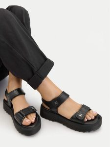 G-Star Raw Sandały CEO-WI16-AVA-04 Czarny. Czarne sandały G-Star, bez wzorów, ze skóry, bez obcasa, na płaskiej podeszwie, bez zapięcia. Za 173,99 zł.