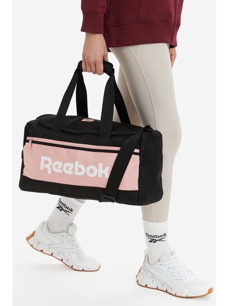 Reebok Torba weekendowa CWBEO-RBK-P-005-08 Czarny. Czarne torby podróżne i sportowe Reebok, bez wzorów, z materiału. Za 129,99 zł.
