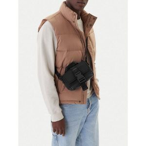 Saszetka Hunter. Czarne nerki i saszetki Hunter, bez wzorów. Za 129,99 zł.