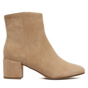 Botki HÖGL. Brązowe botki HÖGL, bez wzorów, bez obcasa, na słupku, bez zapięcia. Za 599,99 zł.