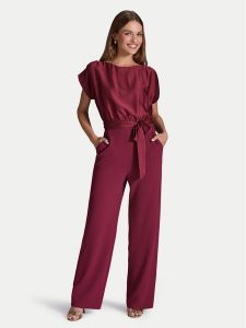 Swing Kombinezon 3AD00400 Bordowy Relaxed Fit. Czerwone sukienki Swing, bez wzorów, z syntetyku, bez kołnierzyka, bez ramiączek. Za 549,99 zł.
