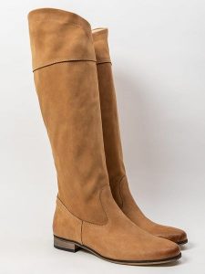 Zapato Skórzane kozaki w kolorze jasnobrązowym rozmiar: 37. Brązowe kozaki Zapato, na zimę, bez wzorów, bez obcasa, bez zapięcia. Za 254,74 zł.