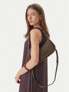 LOVE MOSCHINO Torebka JC4098PP1OLL0203 Brązowy. Brązowe torebki klasyczne LOVE MOSCHINO, bez wzorów, ze skóry, bez dodatków. Za 667,99 zł.
