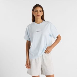 Koszulka damska New Balance WT51541IB – niebieska. Niebieskie bluzki New Balance, xl, bez wzorów, z bawełny, eleganckie, bez kołnierzyka, bez ramiączek. Za 79,99 zł.