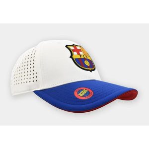 Czapka z daszkiem FC Barcelona Junior - oficjalna licencjonowana. Białe czapki FC BARCELONA, bez wzorów, sportowe. Za 99,00 zł.
