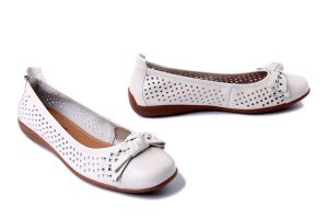 JOSEF SEIBEL 74824 133 000 Fenja 24 weiss, baleriny damskie. Białe balerinki Josef Seibel, w ażurowe wzory, ze skóry, bez obcasa, bez zapięcia. Za 305,92 zł.