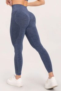 Legginsy fitness damskie Gym Glamour seamless. Niebieskie legginsy GYM GLAMOUR, bez wzorów, z materiału. Za 169,99 zł.