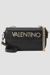 VALENTINO Czarna damska torebka Nammos Re Flap Bag. Czarne listonoszki Valentino by Mario Valentino, z aplikacjami, ze skóry, zdobione, bez dodatków. W wyprzedaży za 343,99 zł.