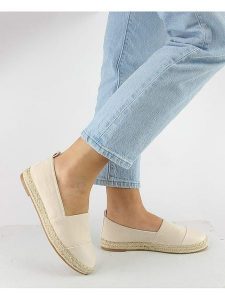 Foreverfolie Espadryle w kolorze beżowym rozmiar: 38. Brązowe espadryle Foreverfolie, bez wzorów, bez obcasa. Za 128,74 zł.