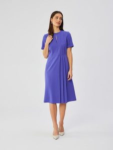 Stylove Sukienka w kolorze fioletowym rozmiar: M. Różowe sukienki Stylove, na co dzień, m, bez wzorów, bez kołnierzyka, bez ramiączek, midi, proste. Za 210,81 zł.