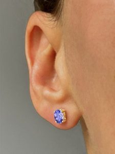 Les Petites Précieuses Pozłacane kolczyki-wkrętki z tanzanitem rozmiar: onesize. Różowe kolczyki Les Petites Précieuses, z tanzanitem, pozłacane. Za 276,05 zł.