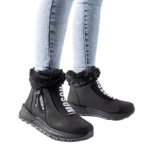 Czarne ocieplane wysokie sneakersy Oneglia. Czarne botki na zimę, bez wzorów, z dresówki, z okrągłym noskiem, bez obcasa, bez zapięcia. Za 129,23 zł.