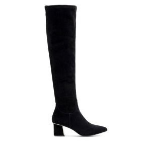 Kozaki Lasocki. Czarne kozaki Lasocki, bez wzorów, bez obcasa, na słupku, bez zapięcia. Za 299,99 zł.