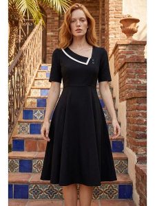SOULSHAE Sukienka w kolorze czarnym rozmiar: S/M. Czarne sukienki SOULSHAE, m, bez wzorów, bez kołnierzyka, bez ramiączek, midi. Za 139,95 zł.