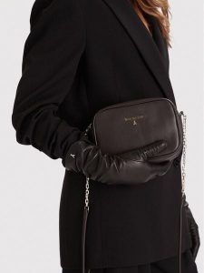 Patrizia Pepe Torebka Borsa CB0071/L001-B856 Brązowy. Brązowe listonoszki Patrizia Pepe, bez wzorów, ze skóry, bez dodatków. Za 509,99 zł.