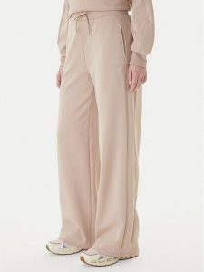 Guess Spodnie dresowe V5BB12 KCX22 Beżowy Regular Fit. Brązowe spodnie dresowe Guess, xxs, z aplikacjami, z dresówki. Za 479,99 zł.