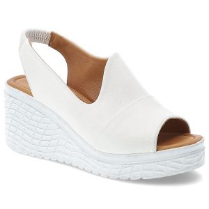 Sandały damskie Artiker, cholewka ze skóry naturalnej licowej wsuwany fason na koturnie, białe, 58C2038. Białe sandały ARTIKER, bez wzorów, ze skóry, bez obcasa, na koturnie, bez zapięcia. Za 269,00 zł.