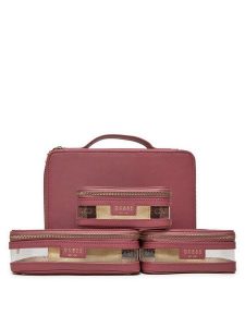 Guess Kosmetyczka PW7494 P4450 Różowy. Czerwone torebki klasyczne Guess, z aplikacjami, ze skóry, bez dodatków. Za 279,99 zł.