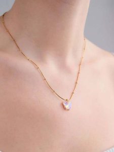 Lodie Silver Naszyjnik z zawieszką - dł. 45 cm rozmiar: onesize. Różowe naszyjniki Lodie Silver, z cyrkonią, z mosiądzu. Za 30,99 zł.