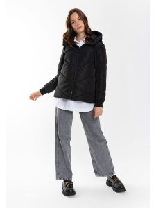 Northwood Kurtka zimowa "Dina" w kolorze czarnym rozmiar: S. Czarne kurtki Northwood, na zimę, s, bez wzorów, prążkowane, bez kaptura. Za 173,99 zł.