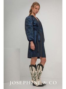 Josephine & Co Sukienka "Sanna" w kolorze granatowym rozmiar: 44. Niebieskie sukienki Josephine & Co, bez wzorów, bez kołnierzyka, bez ramiączek, midi. Za 329,42 zł.