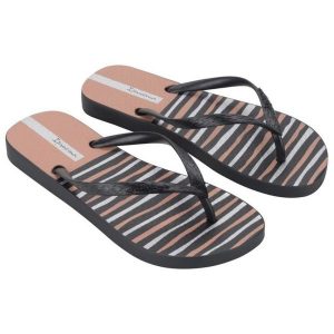 Japonki Ipanema Classic Happy Xii Fem 83582 AW917 czarne. Czarne klapki bez wzorów, z materiału, bez obcasa. Za 130,93 zł.