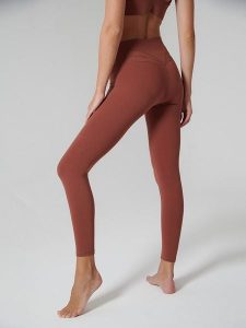 Onamaste Legginsy sportowe "Suzanna" w kolorze czerwonobrązowym rozmiar: L/XL. Brązowe legginsy Onamaste, l, bez wzorów, z materiału, z podwyższonym stanem, outdoorowe. Za 127,35 zł.