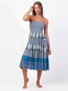 Admas Sukienka w kolorze niebieskim rozmiar: S. Niebieskie sukienki Admas, s, bez wzorów, z wiskozy, bez kołnierzyka, bez ramiączek, midi. Za 184,95 zł.