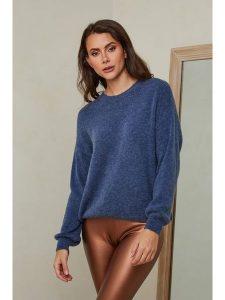 Joséfine Sweter "Letenye" w kolorze niebieskim rozmiar: M. Niebieskie swetry oversize Joséfine, m, bez wzorów, z kaszmiru, bez ramiączek. Za 210,95 zł.