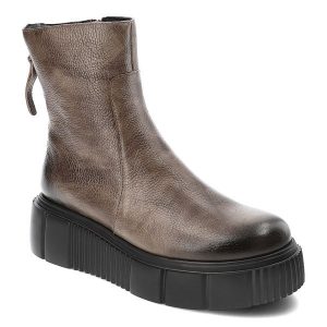 Brązowe Botki Armodo Stylowe Obuwie Damskie Na Platformie. Brązowe botki Armodo, bez wzorów, ze skóry, bez obcasa, na platformie, bez zapięcia. Za 369,00 zł.
