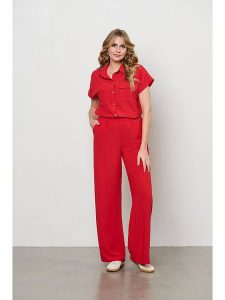 &Co Woman Bluzka "Nuri" w kolorze czerwonym rozmiar: M. Czerwone bluzki &Co Woman, m, bez wzorów, bez kołnierzyka, bez ramiączek. Za 152,95 zł.