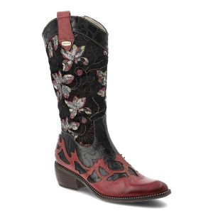 Czerwone Kozaki Laura Vita Eleganckie Buty Damskie. Czerwone kozaki LAURA VITA, z aplikacjami, z materiału, bez obcasa, na obcasie, bez zapięcia. Za 535,99 zł.