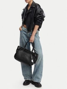 Juicy Couture Torebka CEO-BIJXT8992WVP. Czarny. Czarne torebki klasyczne Juicy Couture, bez wzorów, ze skóry, bez dodatków. Za 429,99 zł.