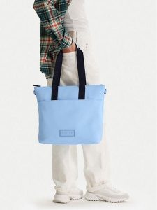 Hunter Torba CWBEO-HTR-B-002-05 Niebieski. Niebieskie torby podróżne i sportowe Hunter, bez wzorów, z poliesteru. Za 229,99 zł.