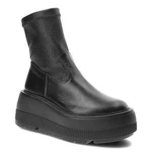 Czarne Botki Armodo Modne Buty Damskie. Czarne botki Armodo, bez wzorów, ze skóry, bez obcasa, na platformie, bez zapięcia. Za 369,00 zł.