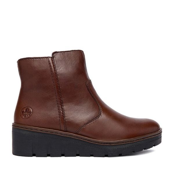 Botki Rieker. Brązowe botki Rieker, bez wzorów, bez obcasa, na koturnie, bez zapięcia. Za 419,99 zł.