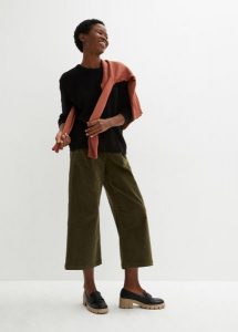 Szerokie spodnie sztruksowe culotte high-waist z wygodnym paskiem, dł. 7/8. Zielone spodnie z wysokim stanem bonprix, bez wzorów, ze sztruksu, z podwyższonym stanem. Za 119,99 zł.