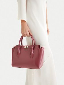 Lasocki Torebka CEO-LSK-L-020-09 Różowy. Czerwone kuferki Lasocki, bez wzorów, z materiału, bez dodatków. Za 169,99 zł.