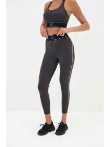 Onamaste Legginsy sportowe "Mali" w kolorze szarym rozmiar: S/M. Szare legginsy Onamaste, bez wzorów, z materiału, z podwyższonym stanem. Za 130,99 zł.