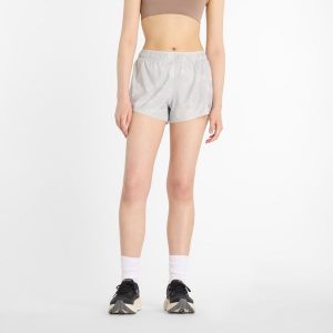 Spodenki damskie New Balance WS41201GYM – szare. Szare szorty New Balance, bez wzorów, z materiału, sportowe. Za 329,99 zł.